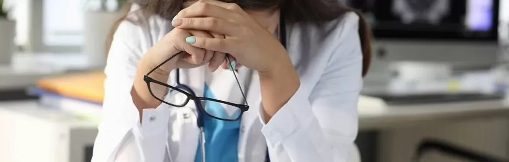 医学职校生,为毕业证进工厂「拧螺丝」-第1张图片- 医学职校生,为毕业证进工厂「拧螺丝」-第1张图片-