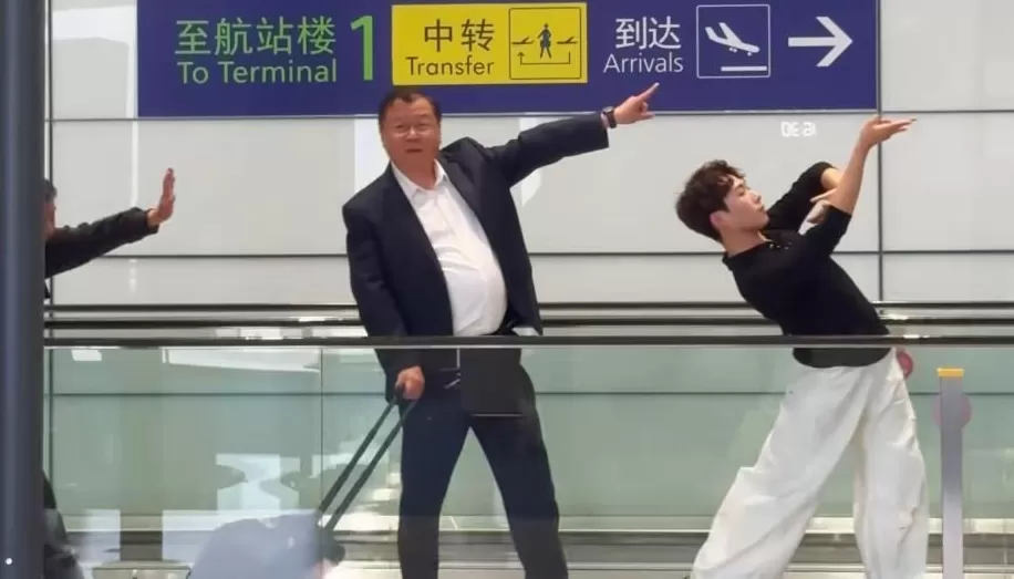 上海机场“飞天大叔不理解但照做”，本人回应-第16张图片-
