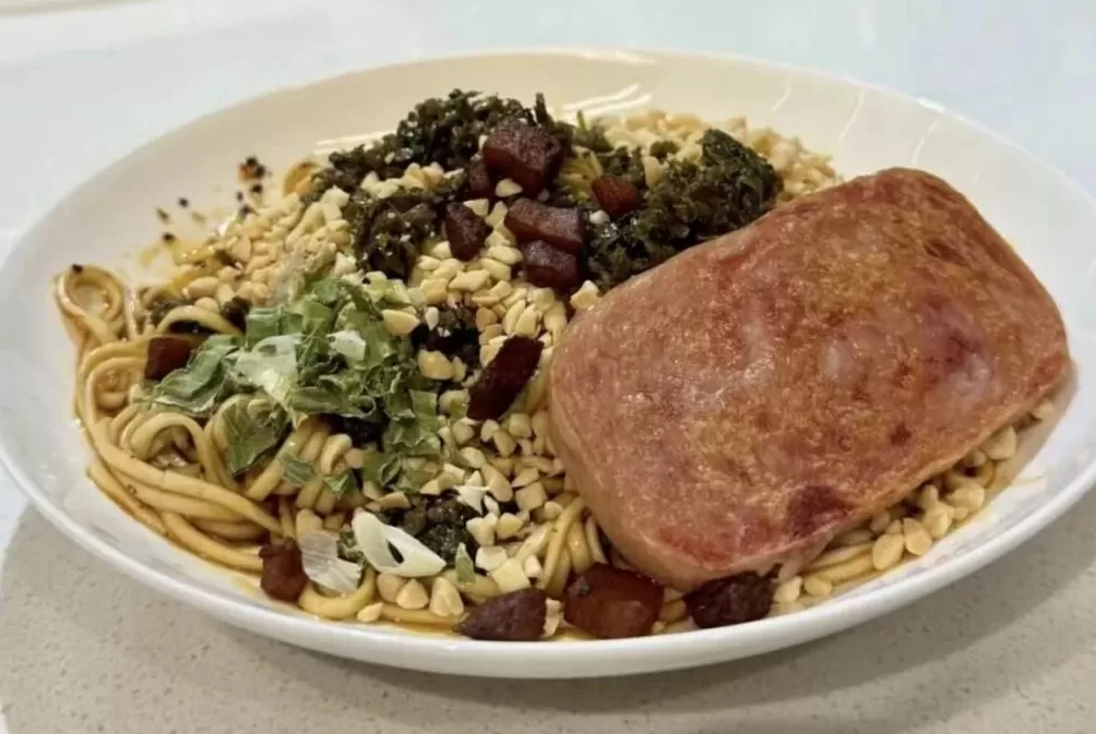 2块钱一餐，“禁止新鲜肉菜”，他开的预制餐厅没人反对-第2张图片-