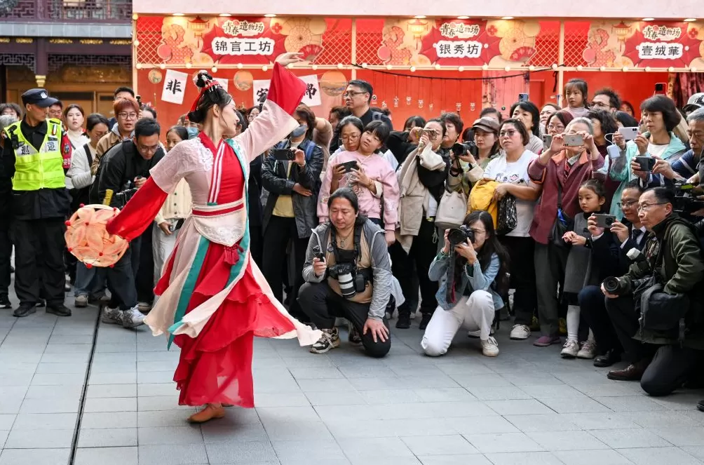 魔都眼|传统技艺正青春!豫园打造全国非遗体验场-第3张图片- 魔都眼|传统技艺正青春!豫园打造全国非遗体验场-第3张图片-