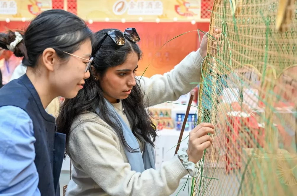 魔都眼|传统技艺正青春!豫园打造全国非遗体验场-第5张图片- 魔都眼|传统技艺正青春!豫园打造全国非遗体验场-第5张图片-