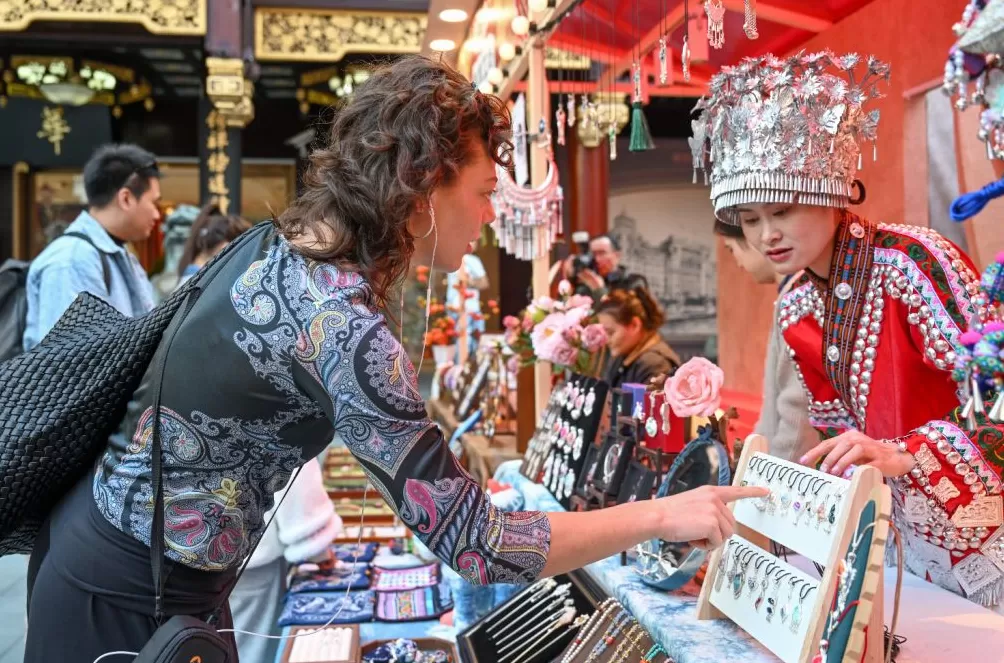 魔都眼|传统技艺正青春!豫园打造全国非遗体验场-第6张图片- 魔都眼|传统技艺正青春!豫园打造全国非遗体验场-第6张图片-