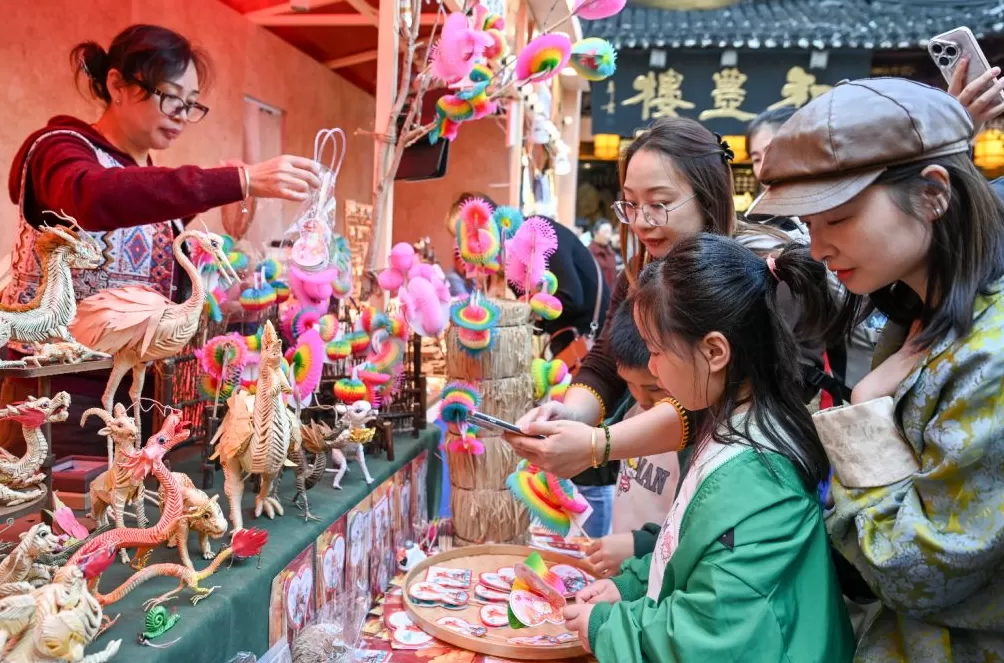 魔都眼|传统技艺正青春!豫园打造全国非遗体验场-第8张图片- 魔都眼|传统技艺正青春!豫园打造全国非遗体验场-第8张图片-