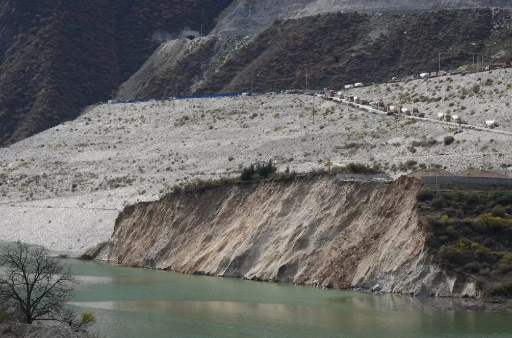 复盘四川双江口垮桥:货车司机发现裂缝后上报,官方快速管制免于伤亡-第2张图片- 复盘四川双江口垮桥:货车司机发现裂缝后上报,官方快速管制免于伤亡-第2张图片-