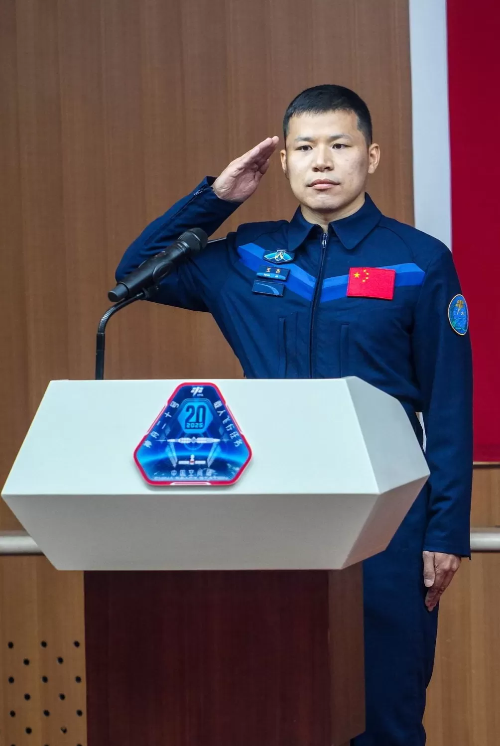 图说|神舟二十乘组凯旋:镜头内外两个王杰的航天缘-第5张图片- 图说|神舟二十乘组凯旋:镜头内外两个王杰的航天缘-第5张图片-