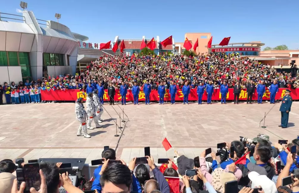 图说|神舟二十乘组凯旋:镜头内外两个王杰的航天缘-第6张图片- 图说|神舟二十乘组凯旋:镜头内外两个王杰的航天缘-第6张图片-