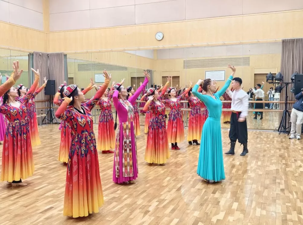 十三个区开展群文活动,沪疆文化交流周谱写民族团结新篇章-第2张图片- 十三个区开展群文活动,沪疆文化交流周谱写民族团结新篇章-第2张图片-