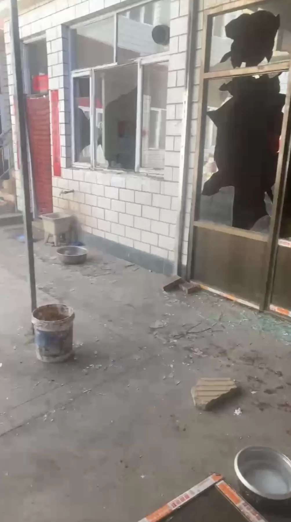 山西“狗咬人被摔死”命案调查:纠纷如何升级,“反杀”是否防卫过度?-第4张图片- 山西“狗咬人被摔死”命案调查:纠纷如何升级,“反杀”是否防卫过度?-第4张图片-