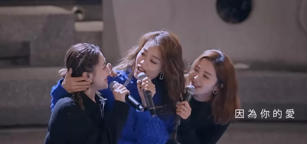 顶流脱衣、天后“下乡”,巨星天团集体“打工”救老板?-第16张图片- 顶流脱衣、天后“下乡”,巨星天团集体“打工”救老板?-第16张图片-