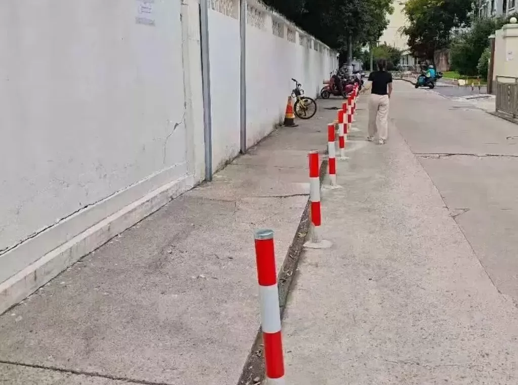 人车混行、出行受阻,“无名道路” 治理难题如何破解?-第2张图片- 人车混行、出行受阻,“无名道路” 治理难题如何破解?-第2张图片-