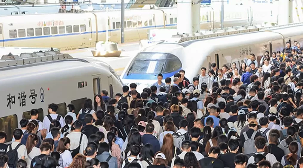 创历史同期新高!1至10月全国铁路发送旅客39.5亿人次-第1张图片- 创历史同期新高!1至10月全国铁路发送旅客39.5亿人次-第1张图片-