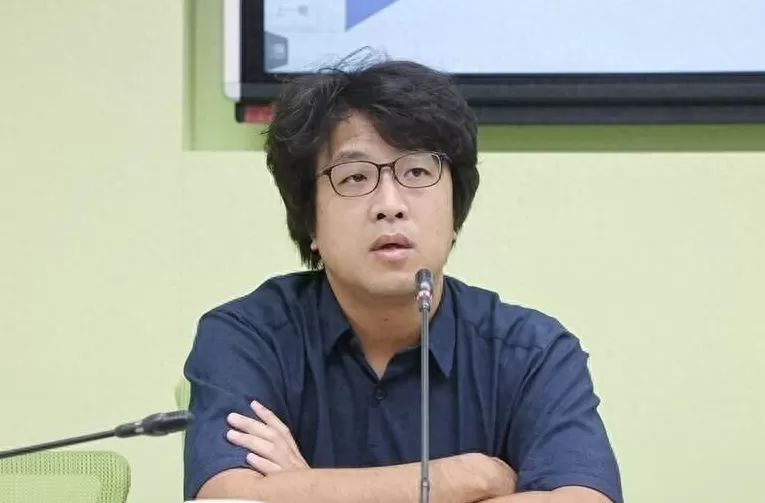 最新民调“不满意沈伯洋”数据太惊人,牛煦庭批绿营不敢面对现实-第1张图片- 最新民调“不满意沈伯洋”数据太惊人,牛煦庭批绿营不敢面对现实-第1张图片-