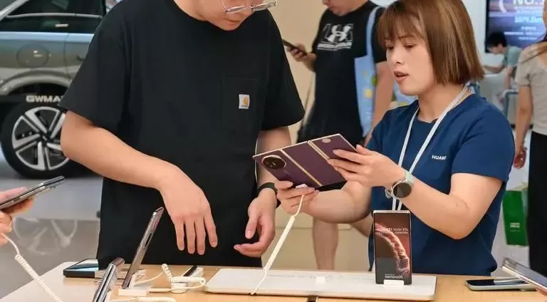 苹果推出大折叠,2026将是手机的“大”年?-第1张图片- 苹果推出大折叠,2026将是手机的“大”年?-第1张图片-