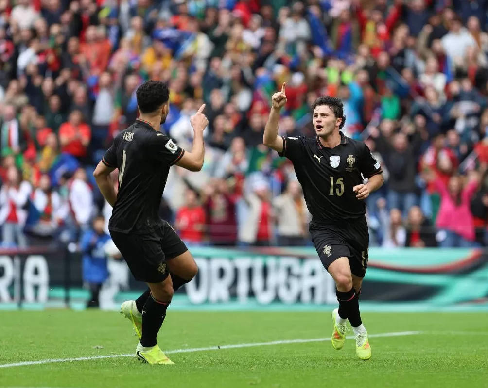 体坛联播|葡萄牙屠杀弱旅晋级,哈兰德双响送意大利去附加赛-第1张图片- 体坛联播|葡萄牙屠杀弱旅晋级,哈兰德双响送意大利去附加赛-第1张图片-