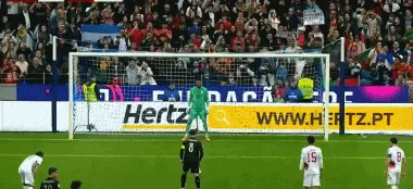 体坛联播|葡萄牙屠杀弱旅晋级,哈兰德双响送意大利去附加赛-第9张图片- 体坛联播|葡萄牙屠杀弱旅晋级,哈兰德双响送意大利去附加赛-第9张图片-