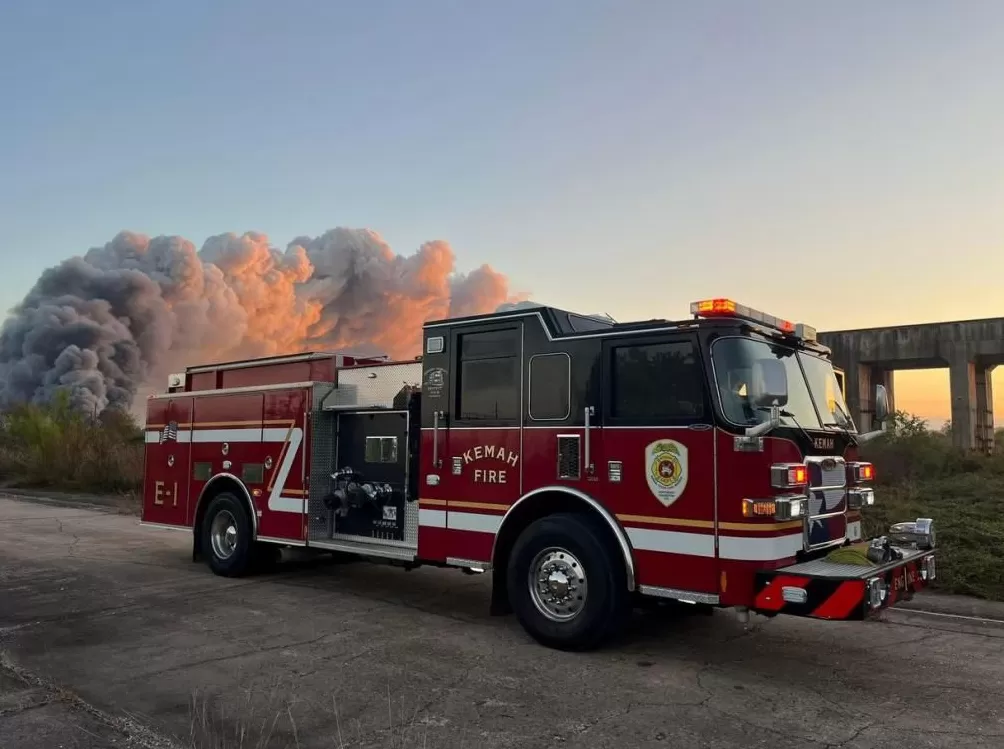 美国得州一退役发电厂发生大火浓烟弥漫多地-第3张图片- 美国得州一退役发电厂发生大火浓烟弥漫多地-第3张图片-