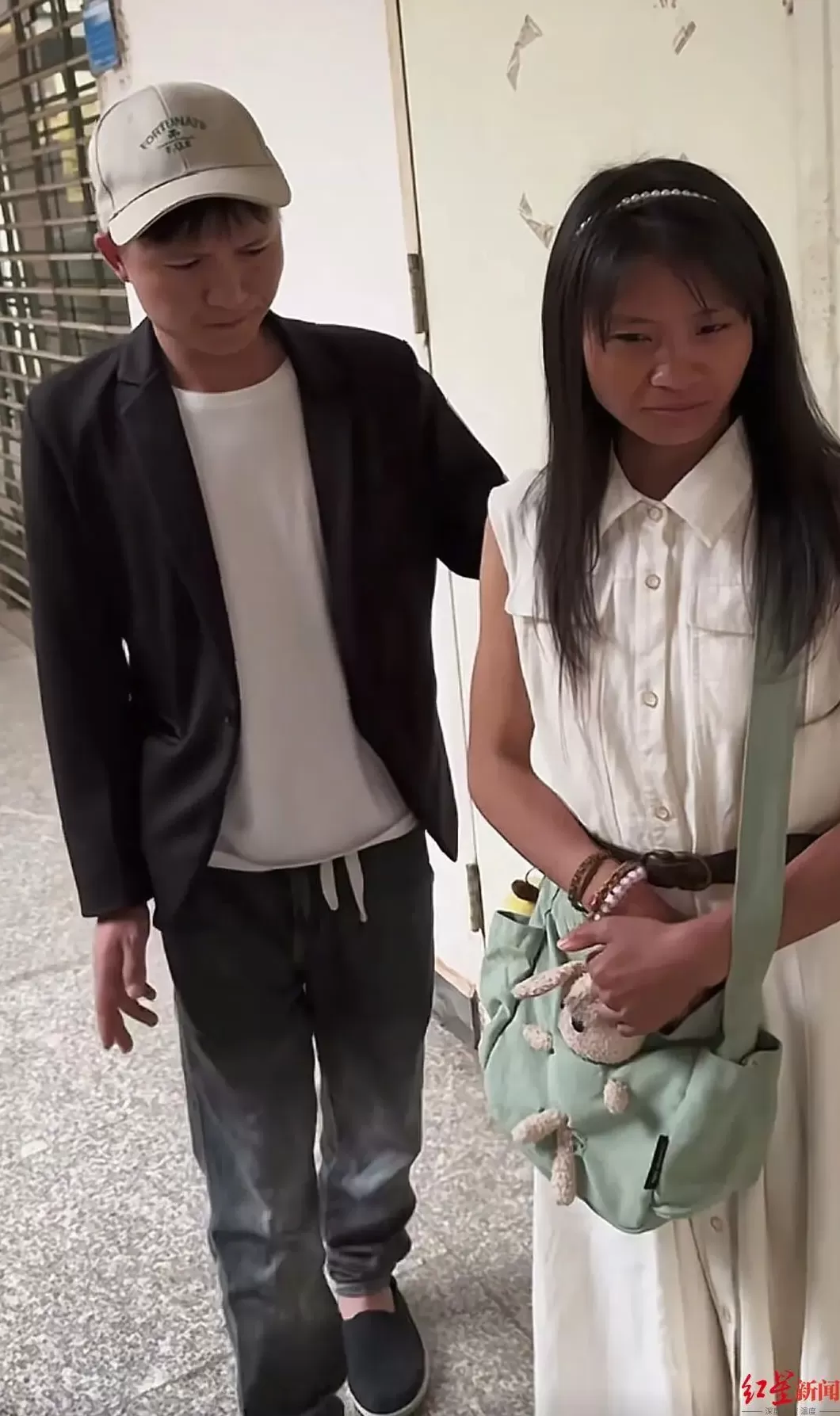 丈夫肇事逃逸被刑拘,网红小英再成焦点,云南寻甸村民:已数月未住村里-第5张图片- 丈夫肇事逃逸被刑拘,网红小英再成焦点,云南寻甸村民:已数月未住村里-第5张图片-