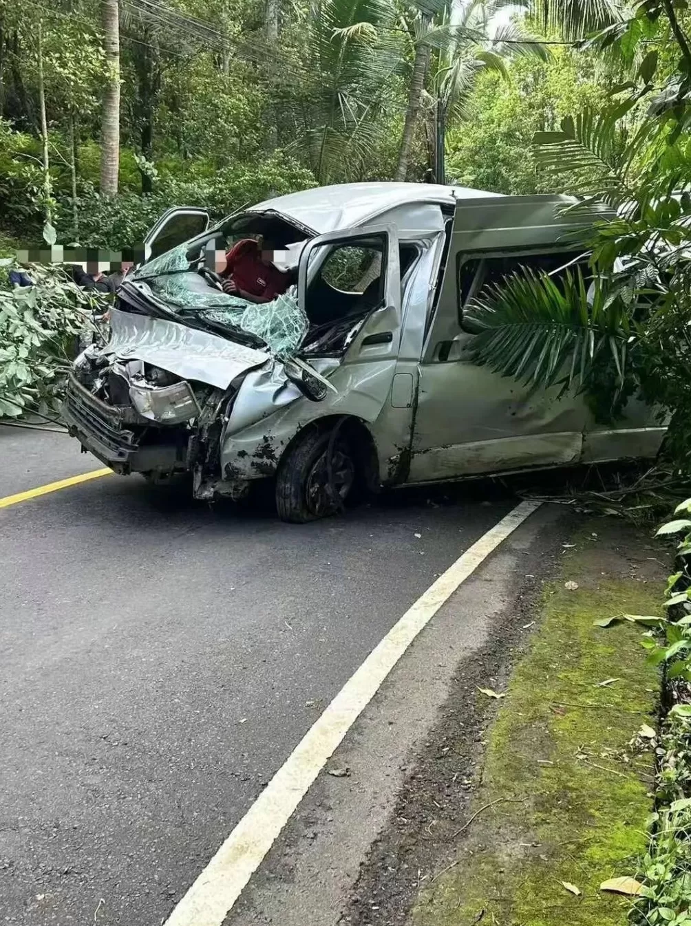 中国公民5死8伤!巴厘岛凌晨车祸亲历者发声:司机直接离开了现场-第3张图片- 中国公民5死8伤!巴厘岛凌晨车祸亲历者发声:司机直接离开了现场-第3张图片-