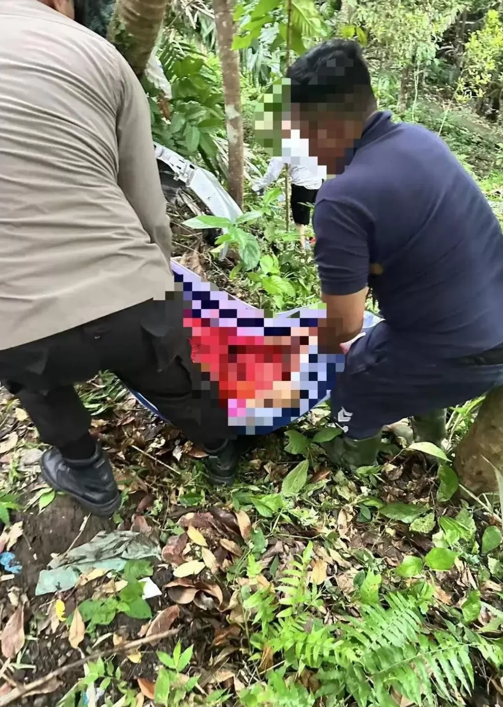 中国公民5死8伤!巴厘岛凌晨车祸亲历者发声:司机直接离开了现场-第4张图片- 中国公民5死8伤!巴厘岛凌晨车祸亲历者发声:司机直接离开了现场-第4张图片-