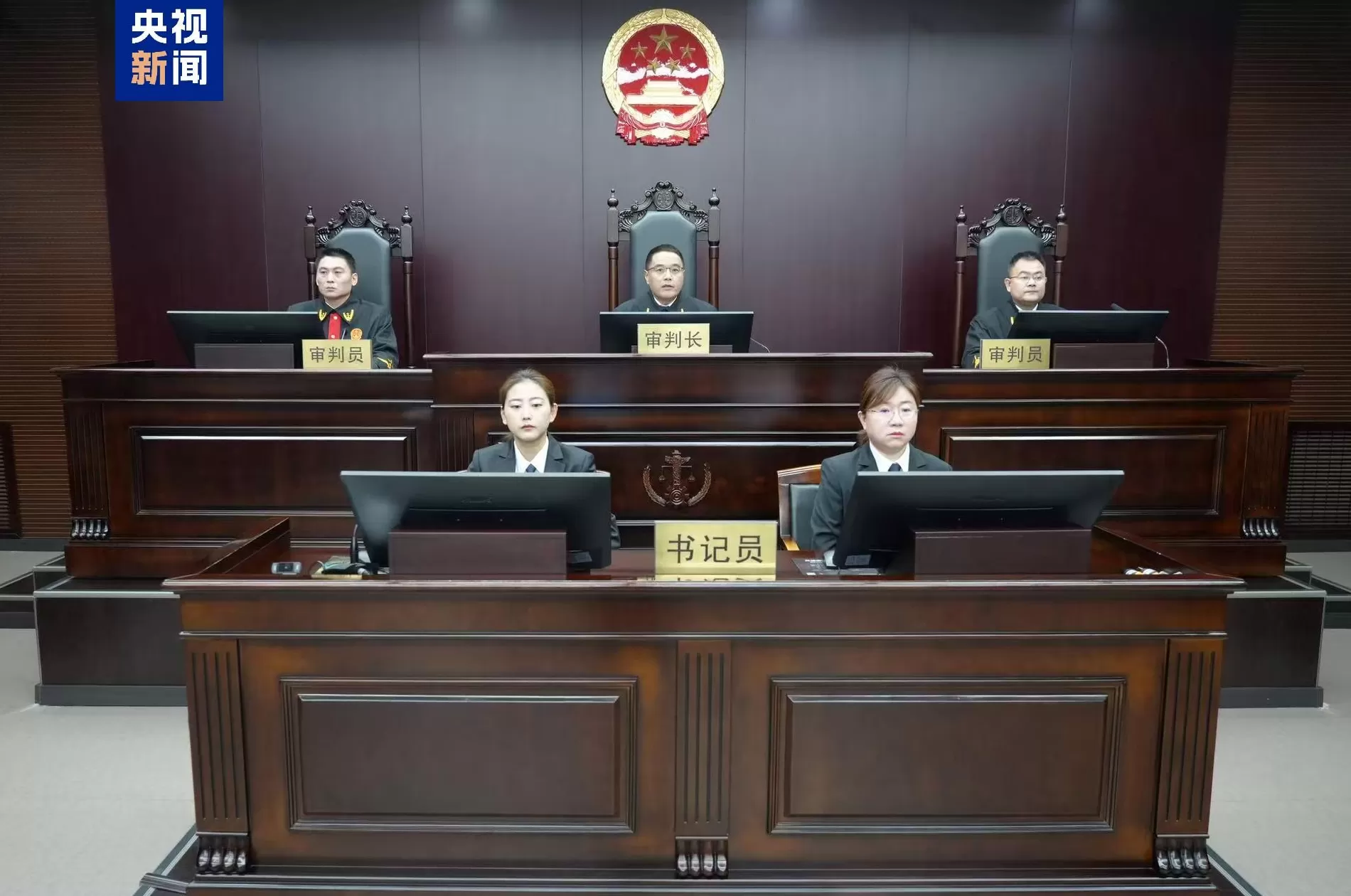 受贿1.17亿余元,黑龙江省人大常委会原党组成员李显刚一审被判无期-第2张图片- 受贿1.17亿余元,黑龙江省人大常委会原党组成员李显刚一审被判无期-第2张图片-