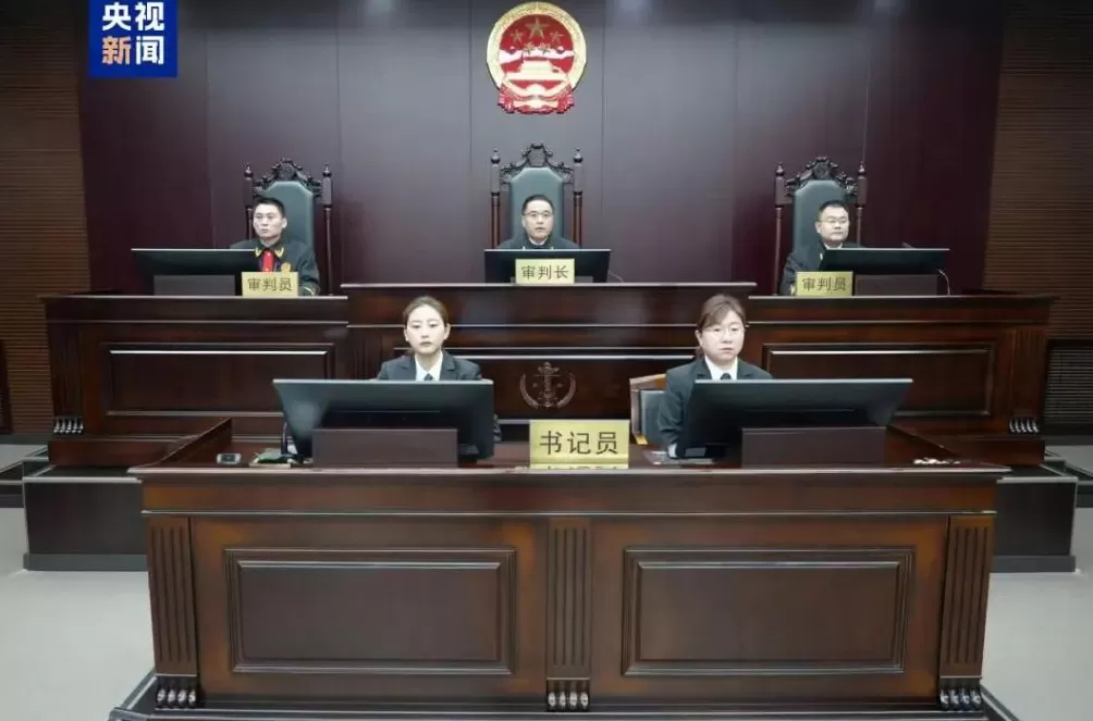 被留置前一晚仍在会所大吃大喝,副部级李显刚,被判无期-第2张图片- 被留置前一晚仍在会所大吃大喝,副部级李显刚,被判无期-第2张图片-