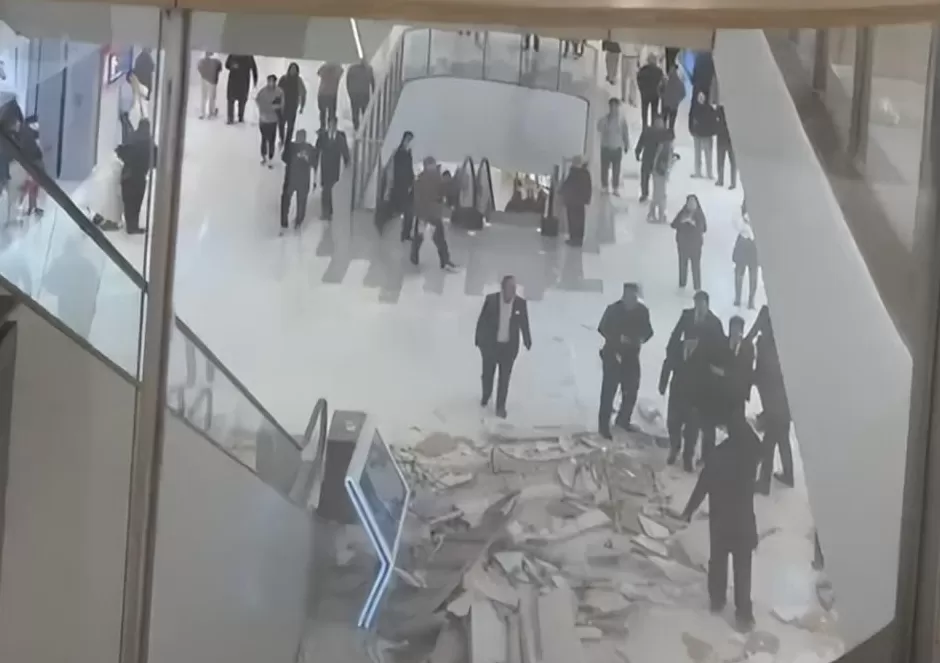 西安一商场吊顶脱落,有人被砸,3天前刚开业,应急管理局回应-第1张图片- 西安一商场吊顶脱落,有人被砸,3天前刚开业,应急管理局回应-第1张图片-