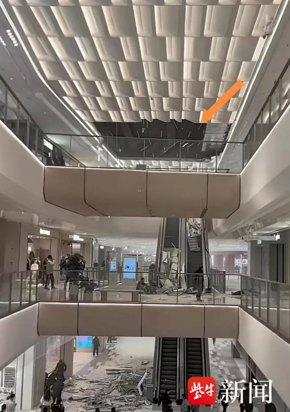 后续∣吊顶石膏板脱落致8人受伤,涉事公司致歉,已成立调查组-第2张图片- 后续∣吊顶石膏板脱落致8人受伤,涉事公司致歉,已成立调查组-第2张图片-