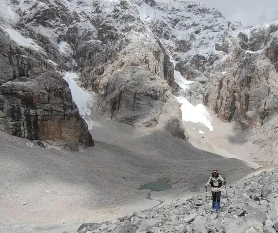 广东一女子手机掉新疆乱石堆中，3年后竟被同在惠州男子找到送回，双方住处相距仅4公里-第1张图片-