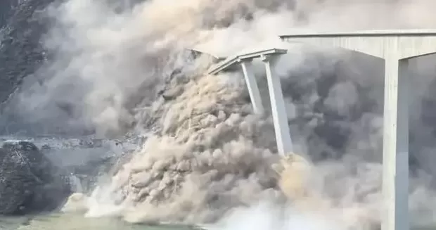 特大桥轰然垮塌，过度基建的隐患不可不防-第1张图片-