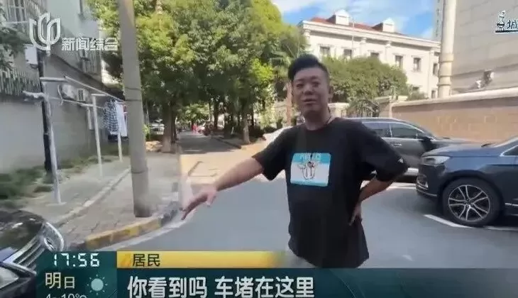 上海一小区私家车堵住救护车引发众怒,监控画面曝光-第2张图片- 上海一小区私家车堵住救护车引发众怒,监控画面曝光-第2张图片-