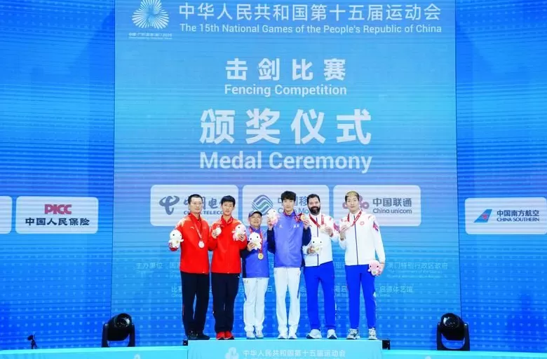 全运会｜敢打敢拼！花剑赛场上的“少年剑客”-第1张图片-