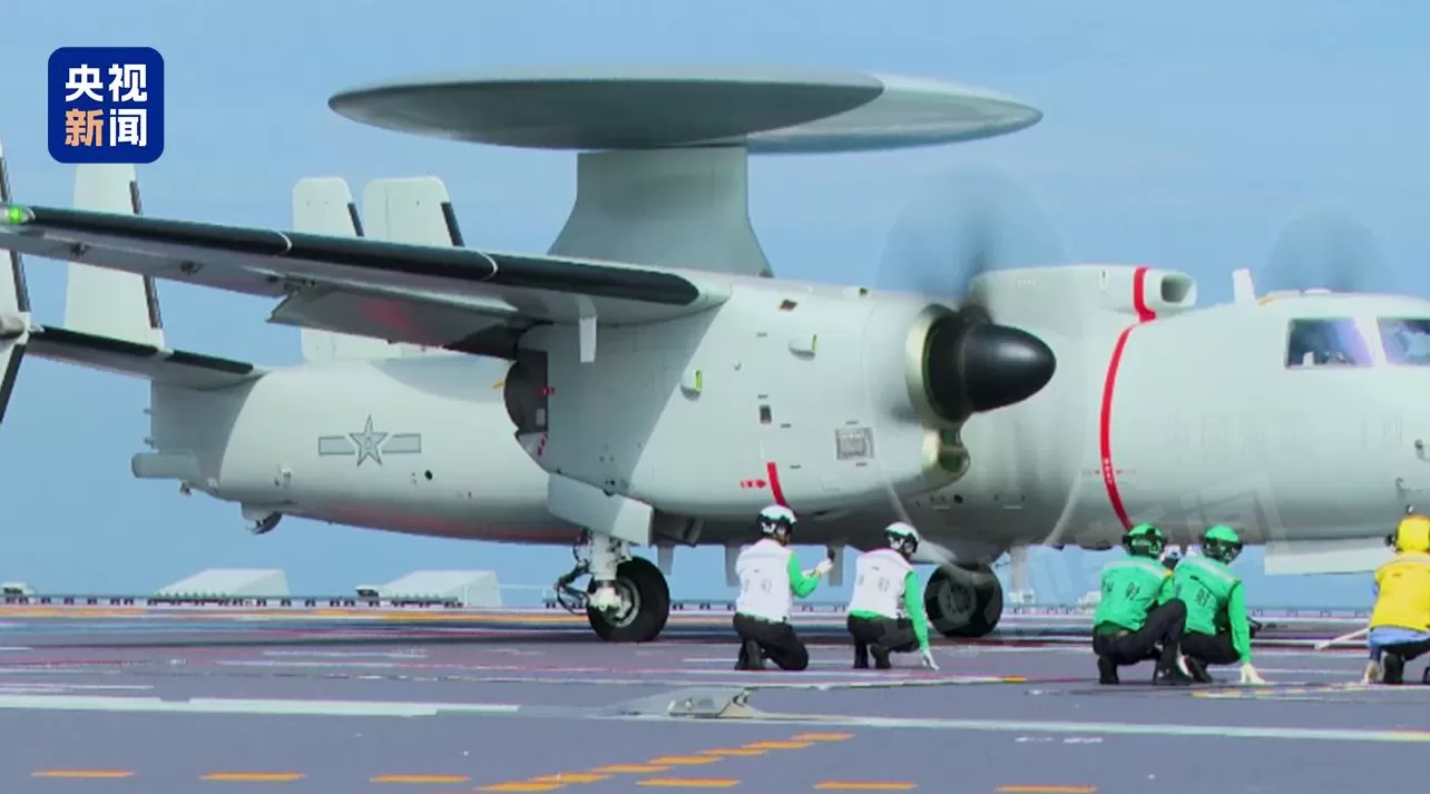 视频丨福建舰开展入列后首次海上实兵训练-第5张图片-