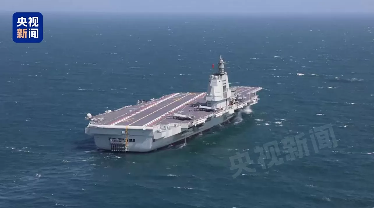 视频丨福建舰开展入列后首次海上实兵训练-第7张图片-