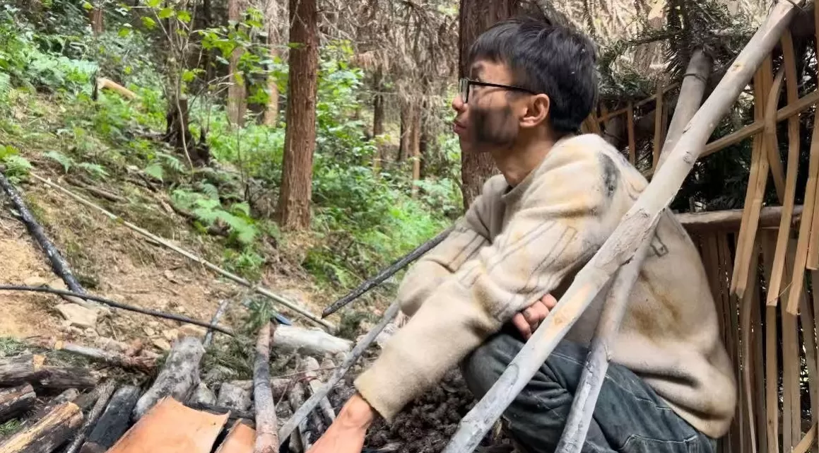 野蛮生长的荒野求生:有人提前找荒山“实习”,有人烫伤数日未被发现-第1张图片- 野蛮生长的荒野求生:有人提前找荒山“实习”,有人烫伤数日未被发现-第1张图片-