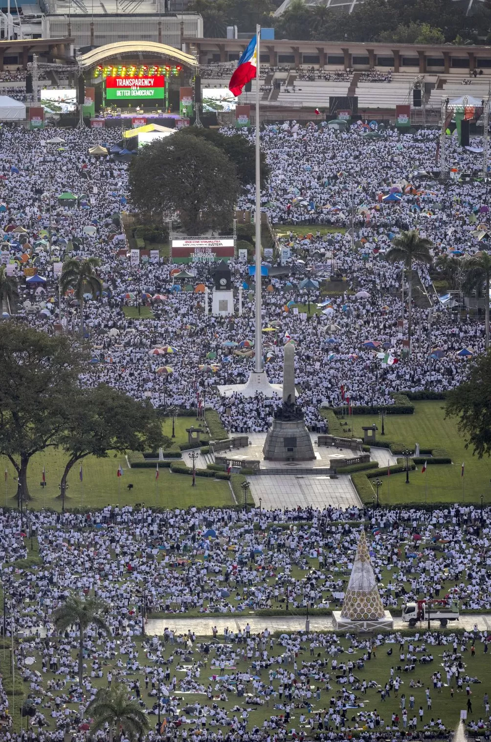 第1现场|防洪工程成“幽灵工程”!菲律宾爆发超大规模抗议-第1张图片- 第1现场|防洪工程成“幽灵工程”!菲律宾爆发超大规模抗议-第1张图片-