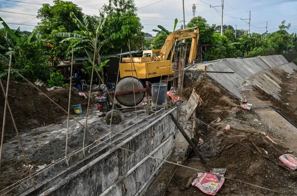 第1现场|防洪工程成“幽灵工程”!菲律宾爆发超大规模抗议-第7张图片- 第1现场|防洪工程成“幽灵工程”!菲律宾爆发超大规模抗议-第7张图片-