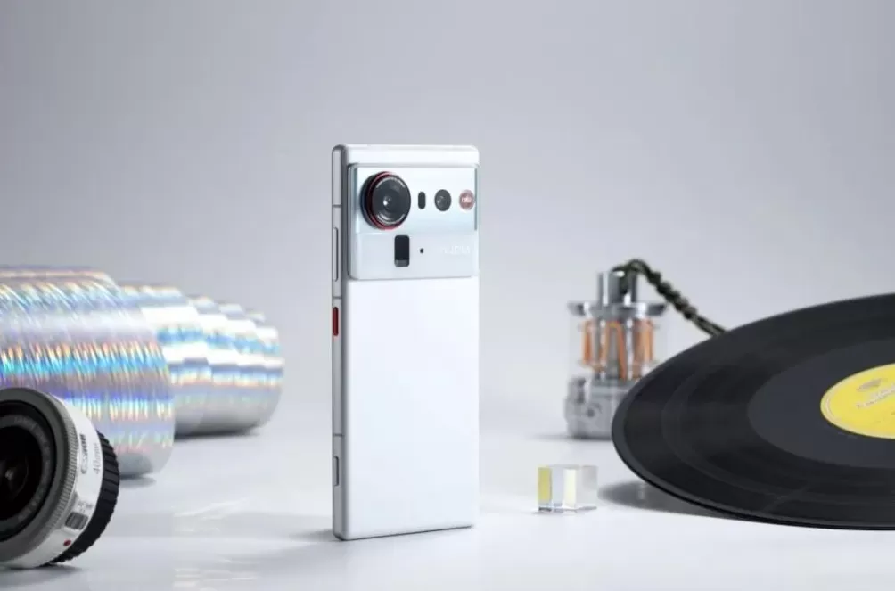 2025·“智造上海” | 上海智能终端“开箱”:电脑会思考,手办有“心跳”-第2张图片- 2025·“智造上海” | 上海智能终端“开箱”:电脑会思考,手办有“心跳”-第2张图片-