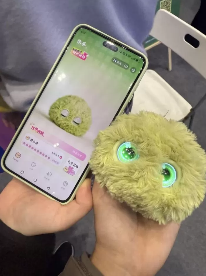 2025·“智造上海” | 上海智能终端“开箱”:电脑会思考,手办有“心跳”-第4张图片- 2025·“智造上海” | 上海智能终端“开箱”:电脑会思考,手办有“心跳”-第4张图片-