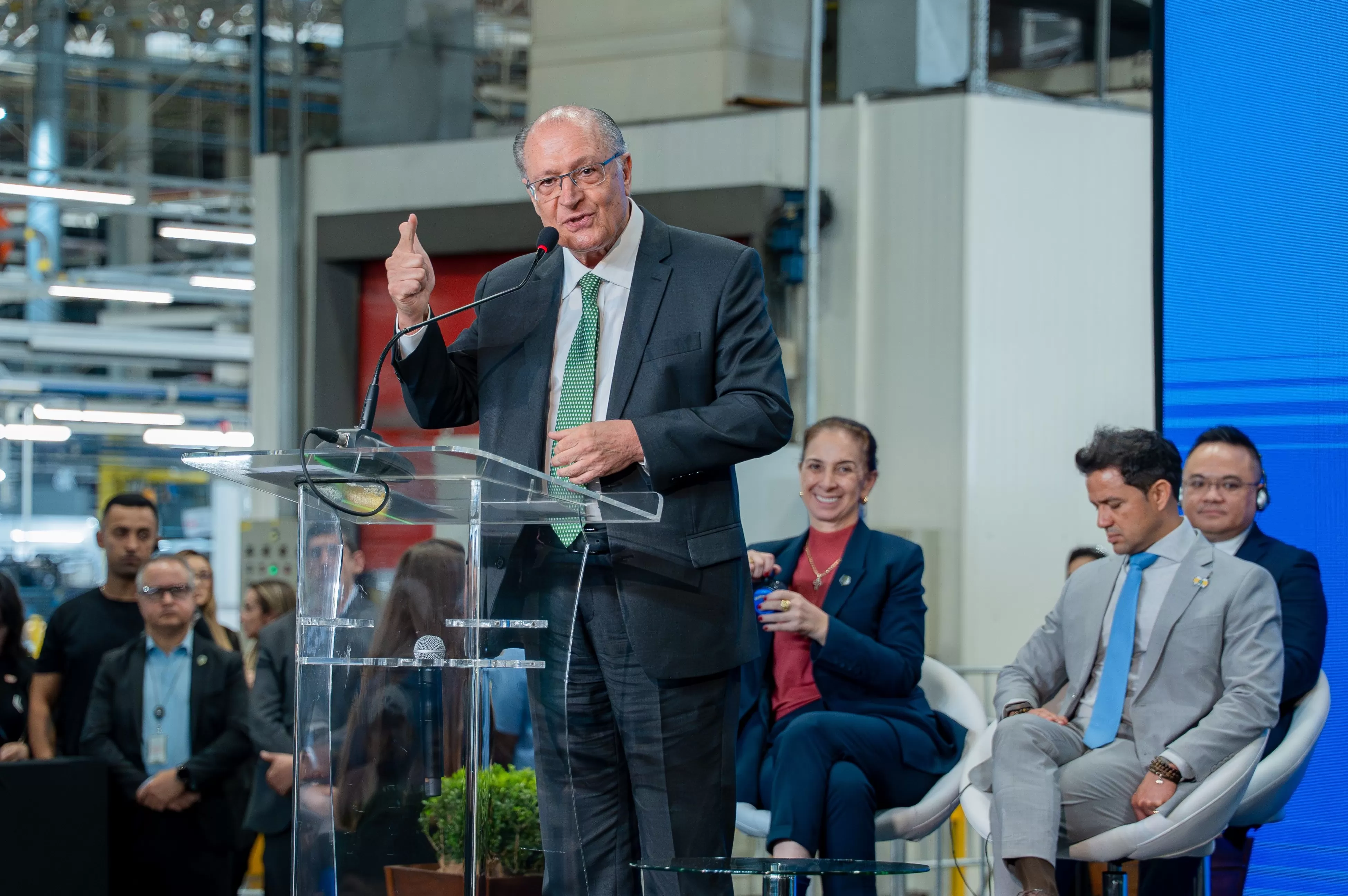 吉利雷诺巴西战略合作正式启动 加速推进新能源产品落地南美-第2张图片-