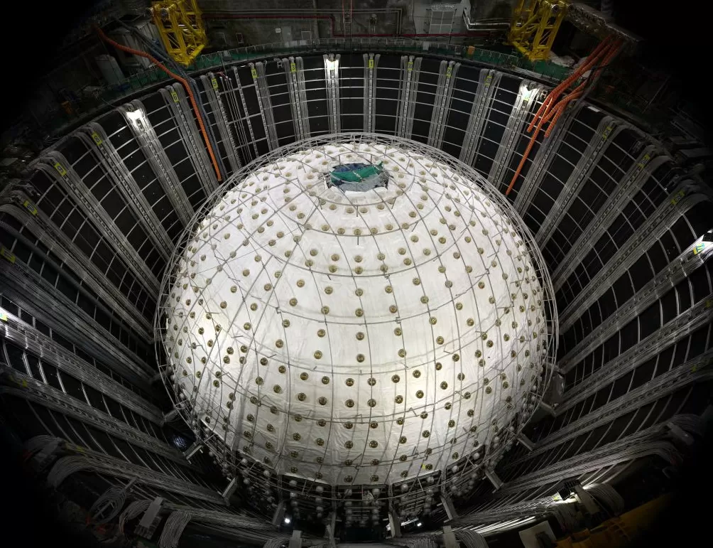 镜头内外|地下700米,国之重器捕捉“幽灵粒子”-第1张图片- 镜头内外|地下700米,国之重器捕捉“幽灵粒子”-第1张图片-