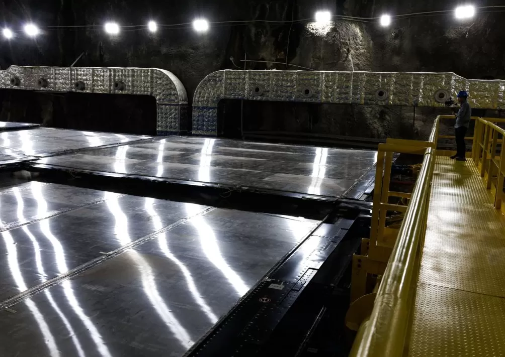 镜头内外|地下700米,国之重器捕捉“幽灵粒子”-第3张图片- 镜头内外|地下700米,国之重器捕捉“幽灵粒子”-第3张图片-