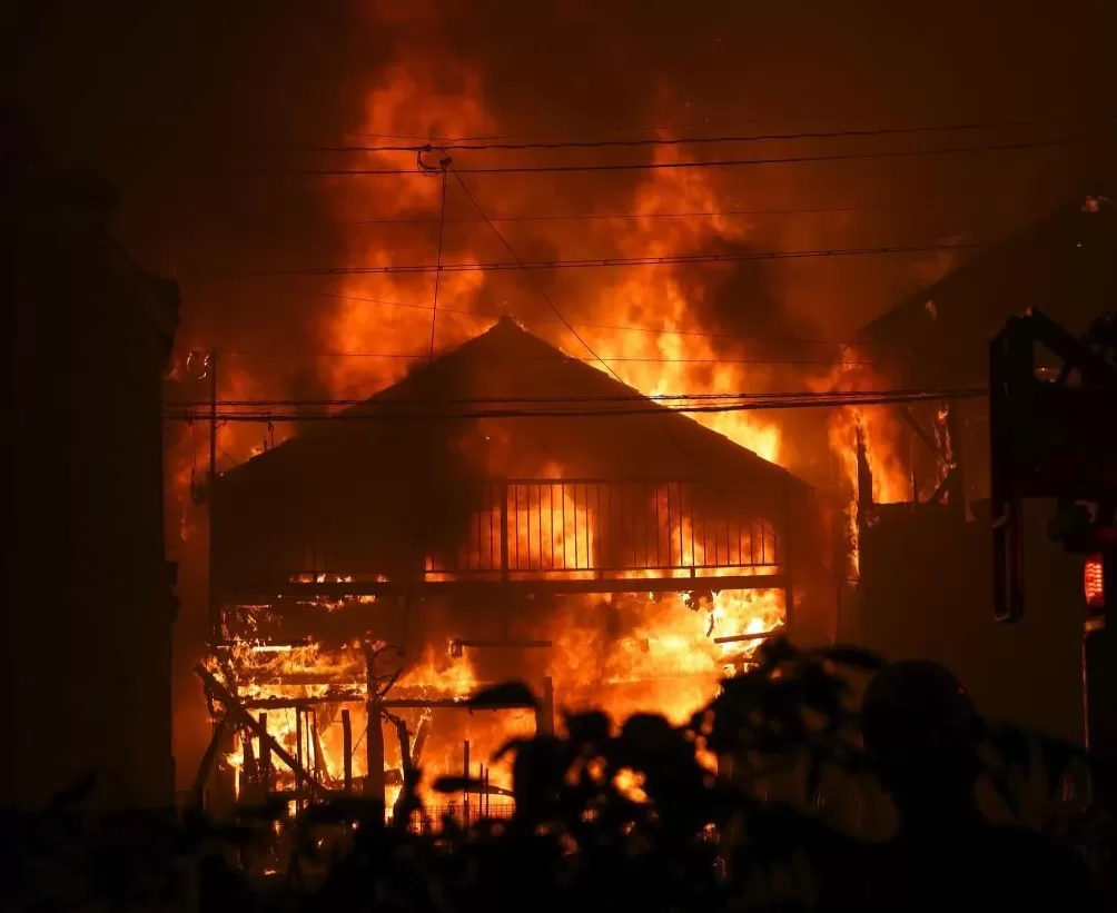 第1现场|日本两起火灾 :超170栋建筑被烧,致3人死亡-第8张图片- 第1现场|日本两起火灾 :超170栋建筑被烧,致3人死亡-第8张图片-