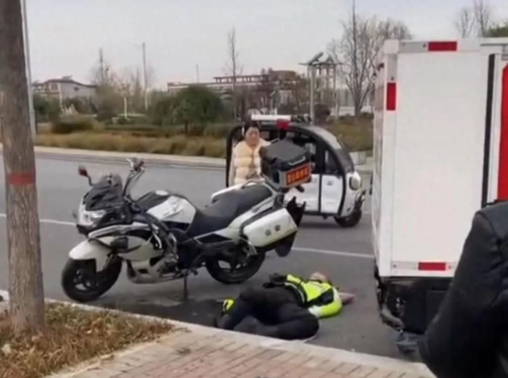 新乡无人驾驶车撞翻交警?警方和涉事方回应来了!-第1张图片- 新乡无人驾驶车撞翻交警?警方和涉事方回应来了!-第1张图片-