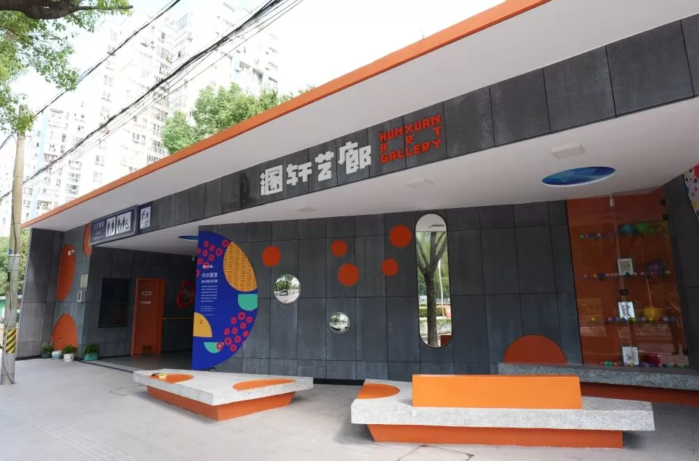 上海2600余座专人看管公厕免费供纸，1756座环卫公厕24小时开放-第1张图片-