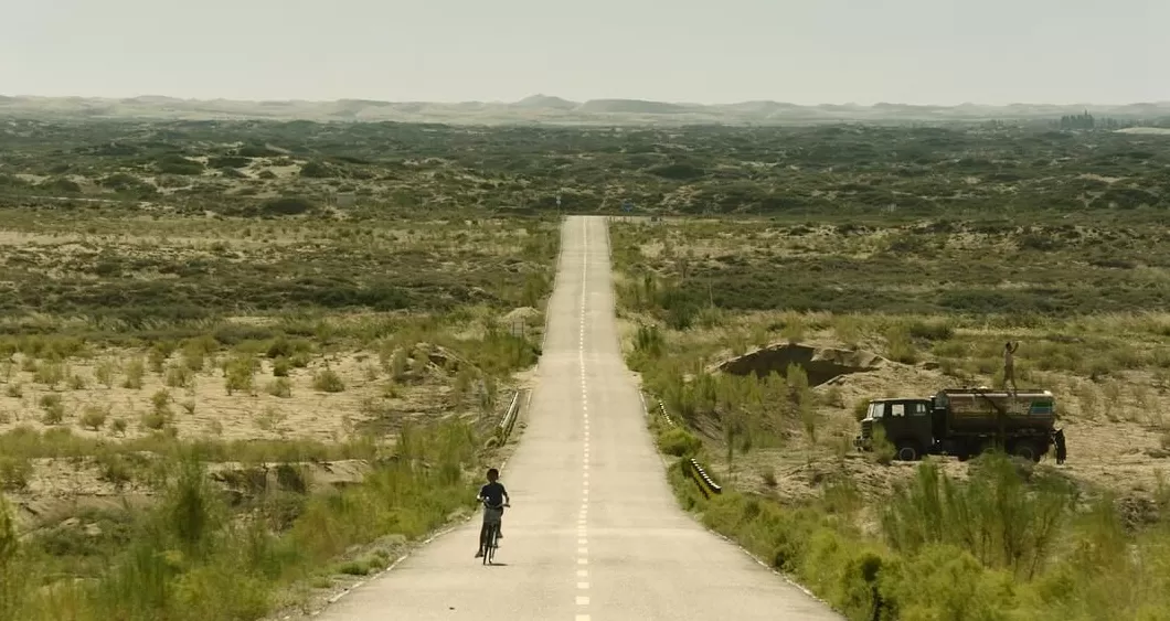 “故土与远方”怎么选？沙漠深处的少年想去看大海-第7张图片-