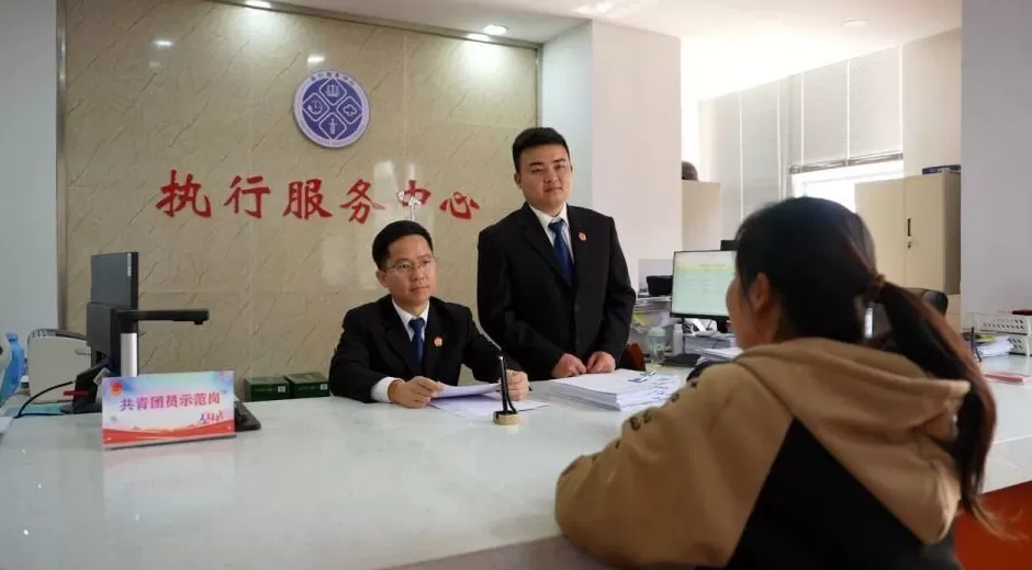 为了帮她还债,法官们直播卖螃蟹-第3张图片- 为了帮她还债,法官们直播卖螃蟹-第3张图片-