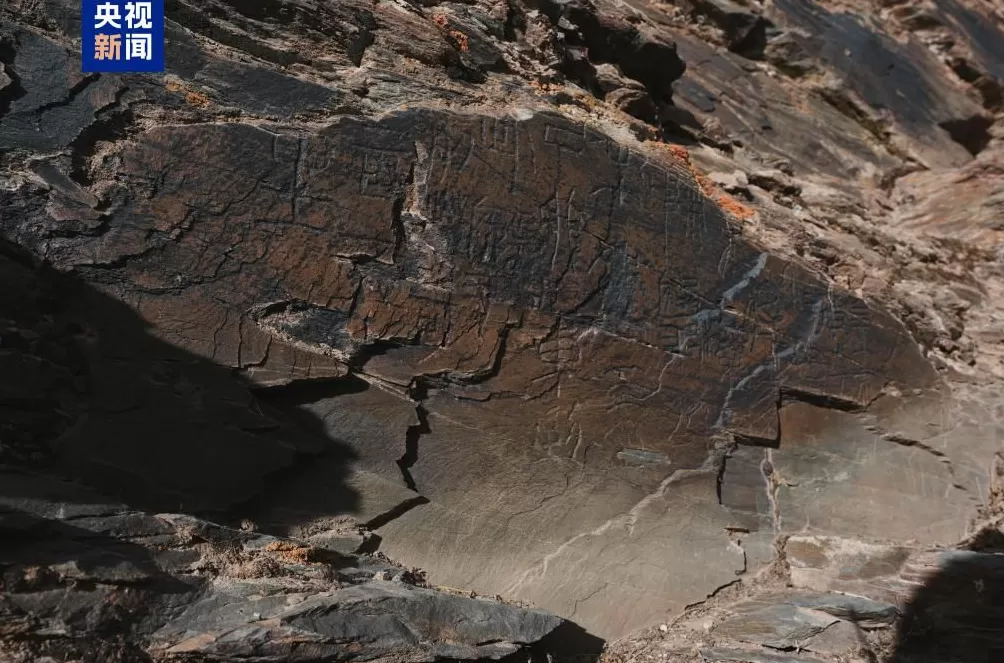 “秦始皇派五大夫去昆仑采药……”尕日塘秦刻石“高清照”亮相-第3张图片-