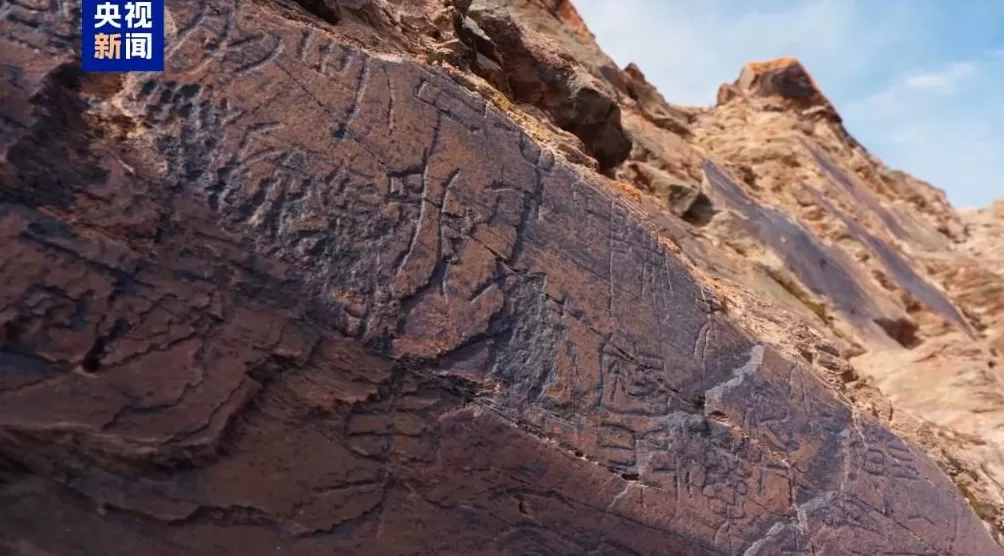 “秦始皇派五大夫去昆仑采药……”尕日塘秦刻石“高清照”亮相-第1张图片-