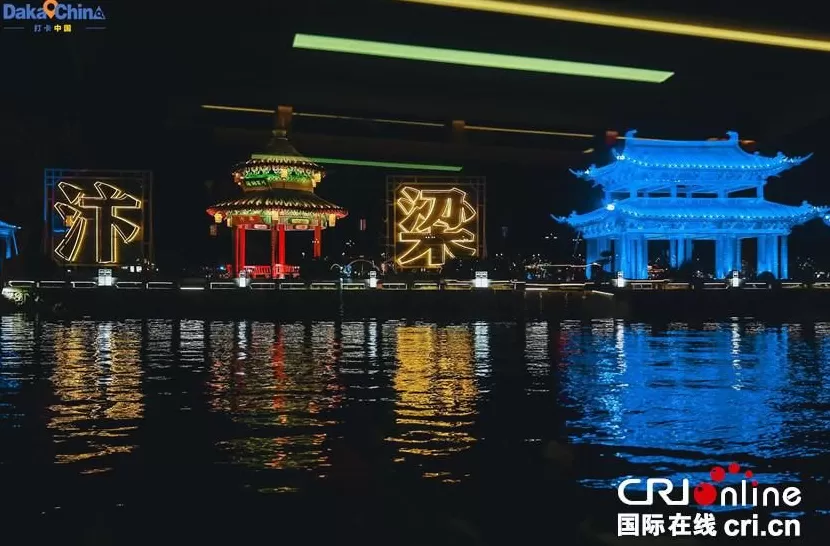 【2025打卡中国】千年汴梁“触手可及”外国网红沉浸式体验“国潮”河南-第5张图片-