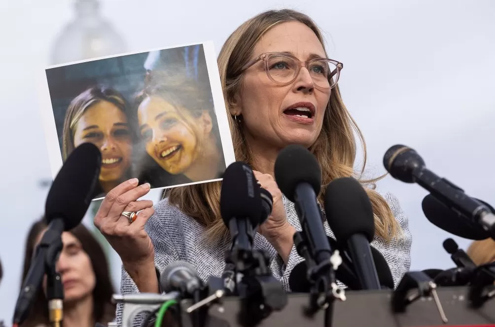 释新闻｜性侵受害者怒批“整个体制”，公布爱泼斯坦文件如何影响特朗普？-第1张图片-